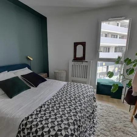 Spacious Flat With Terrasse And Parking Near Metro Bagnolet Exterior photo