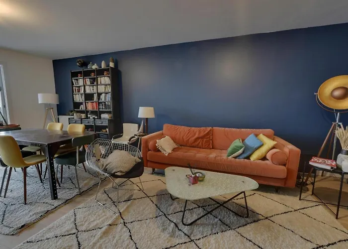Spacious Flat With Terrasse And Parking Near Metro